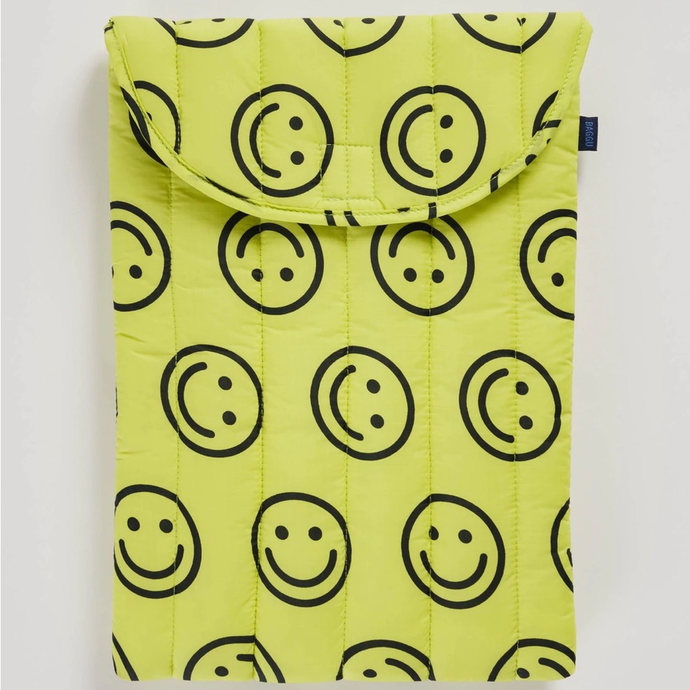 Baggu Smiley Face Padded Sleeve